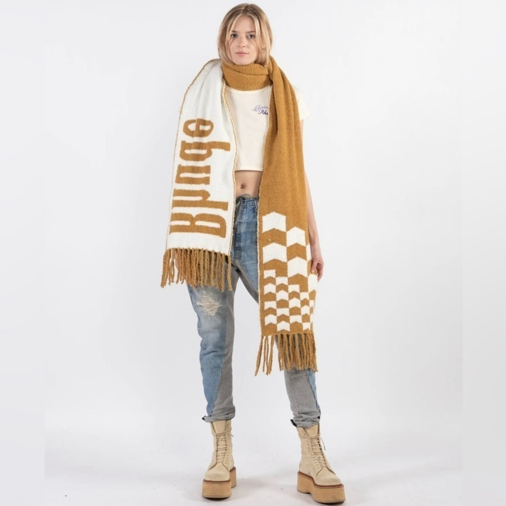 Rhude NWT
Fuzzy Oversized Logo Scarf